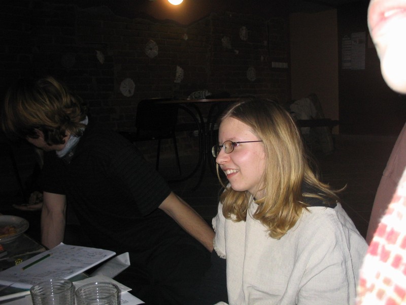 Usměvavý Richard a Dworkin v pozadí