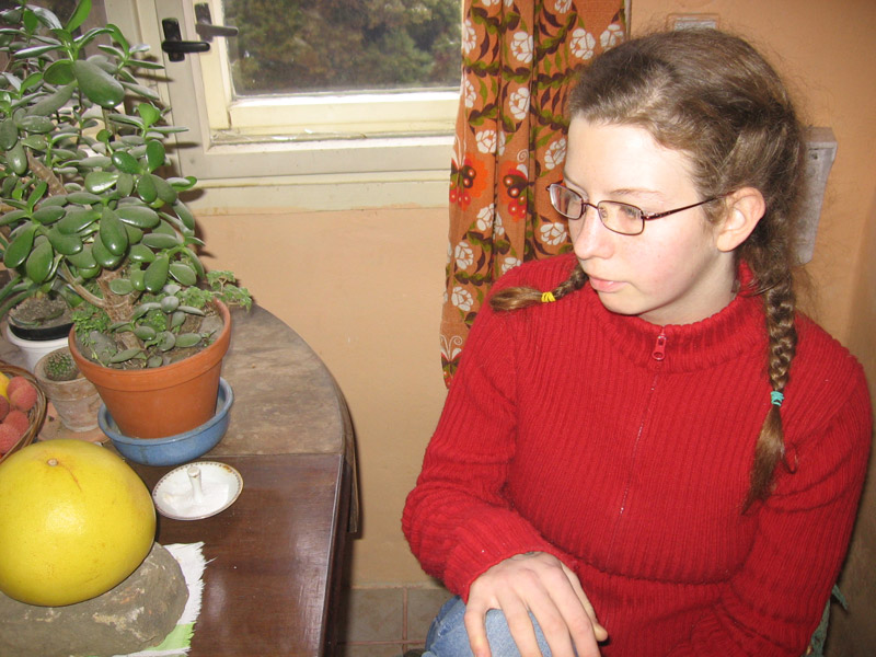 Calmariel vše z bezpečné vzdálenosti sleduje