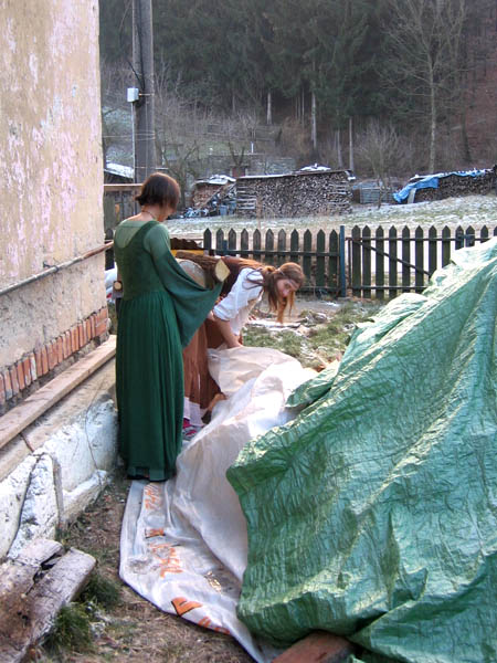 Lepé elfí děvy se tvrdě dřely se dřevem