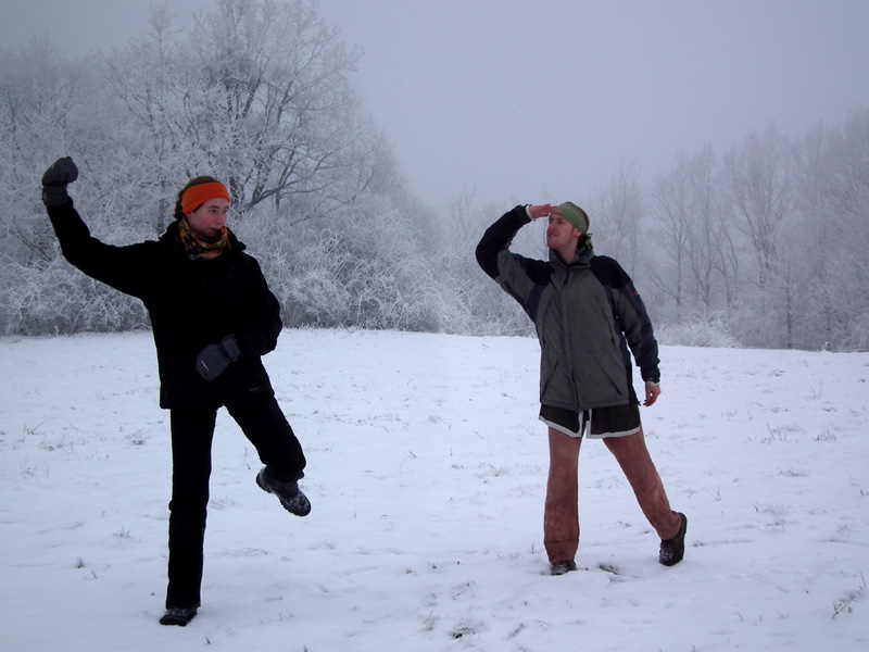 Režisér Edhel ukazuje Tylluan, jak by si to představoval