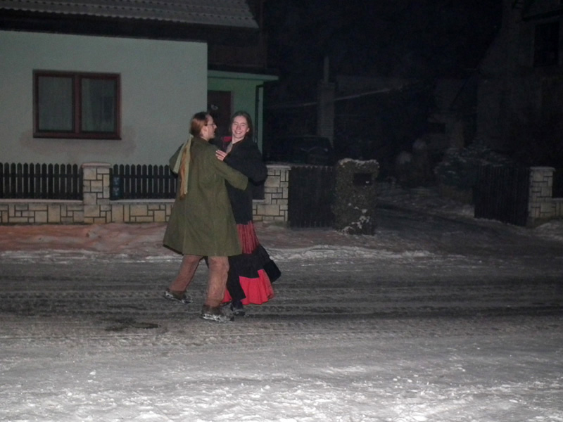 Tylluan nacvičuje romantickou scénu