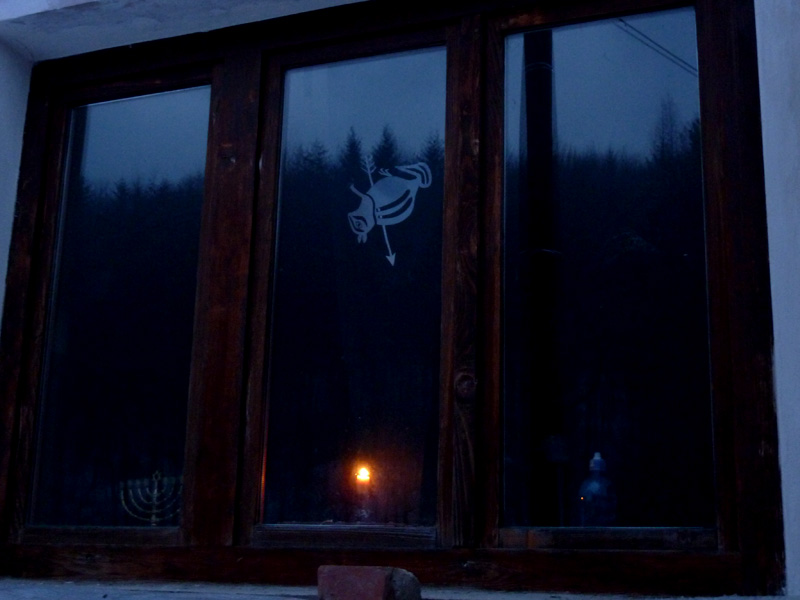 vlajka Lovců Veverek vítá všechny příchozí