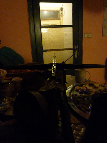 zcela jiné přivítání za dveřmi