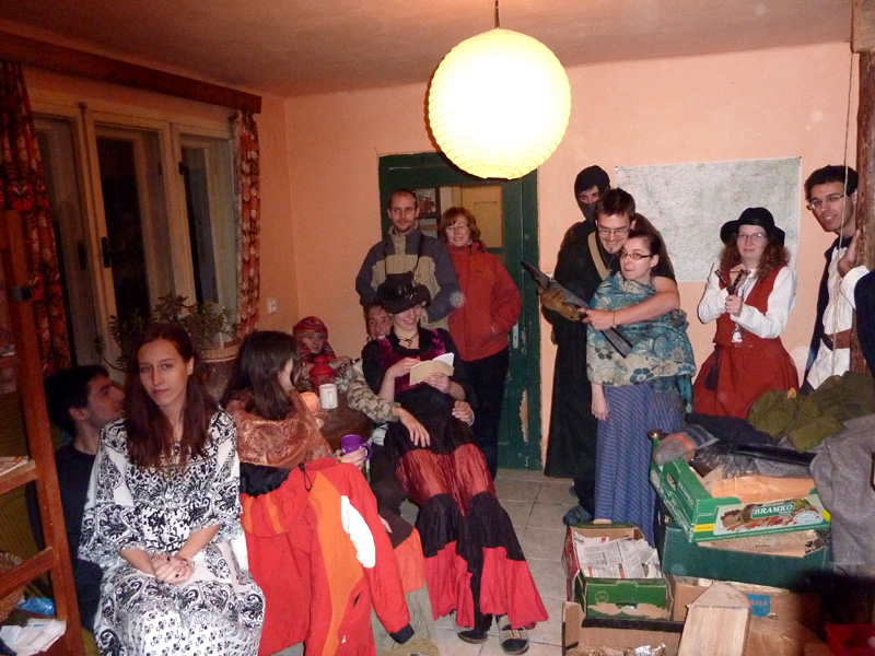 A konečně tu máme zahájení