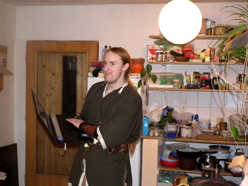 PJ Edhel se despoticky ujal úvodního slova