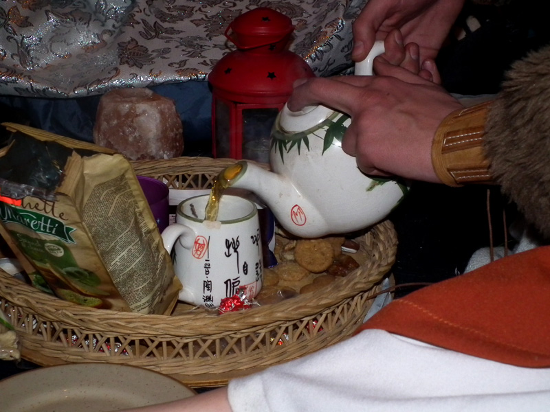 Ještě se posilníme čajem a hurá znovu do akce!