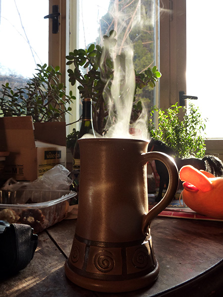 Záhadný dým stoupá z Edhelova korbelu