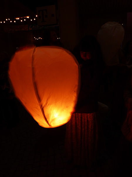 Lampiony místo rachetjtlí