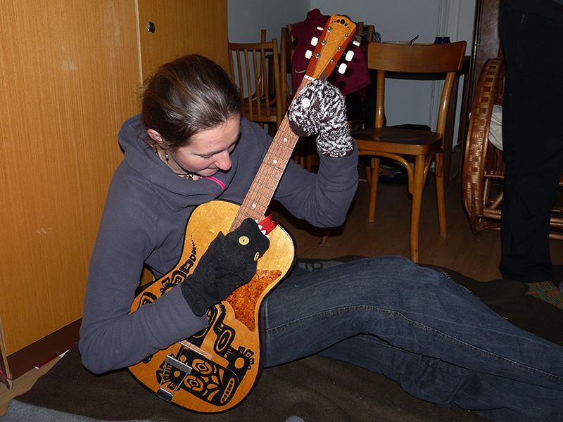 Jak hrát na kytaru s maňásky?