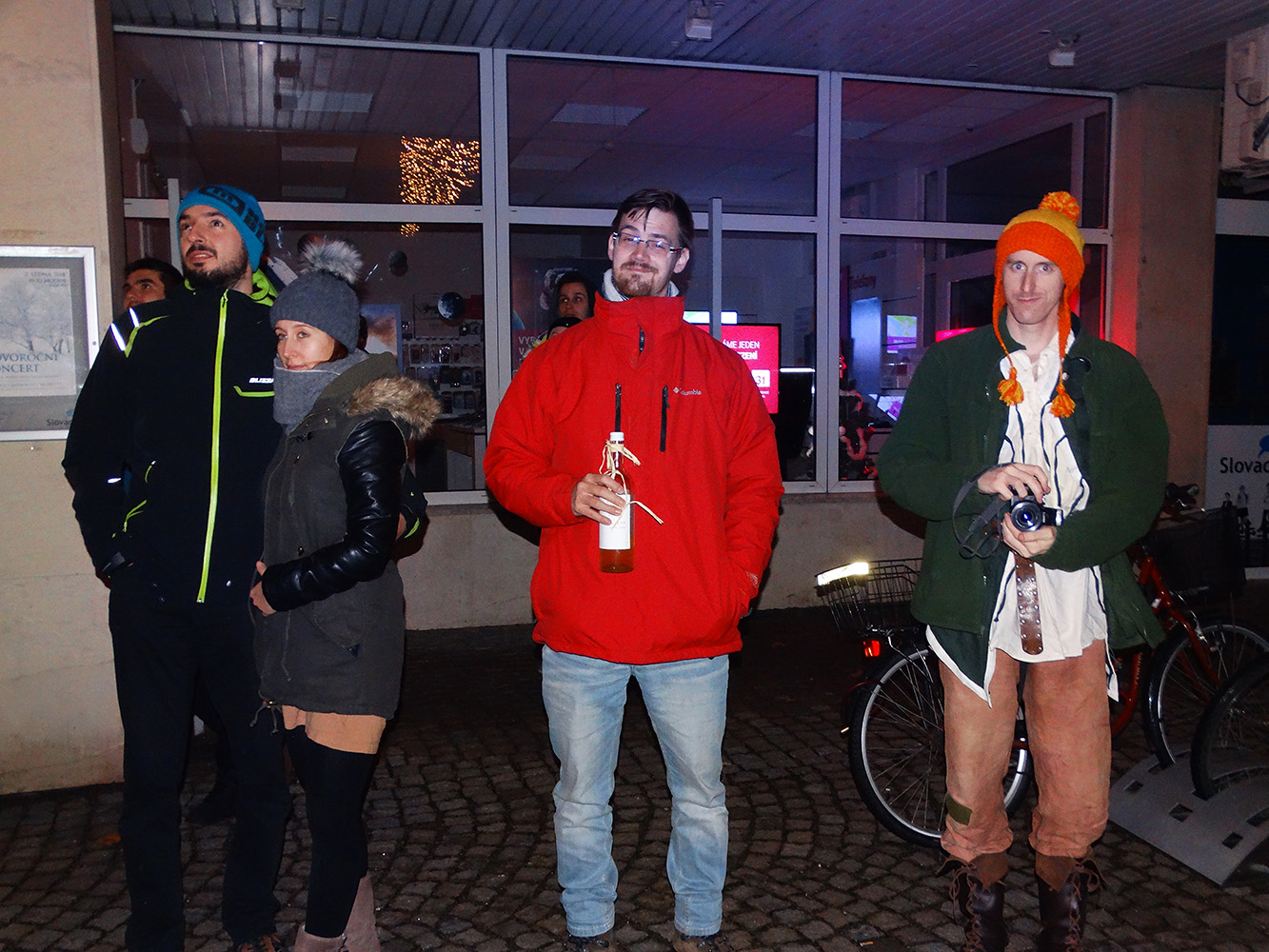 Skoro celo-družinové téměř půlnoční foto