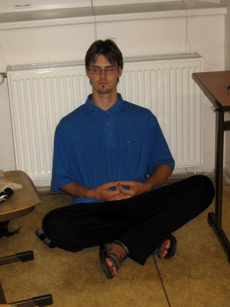 Hraničář hned po ránu medituje