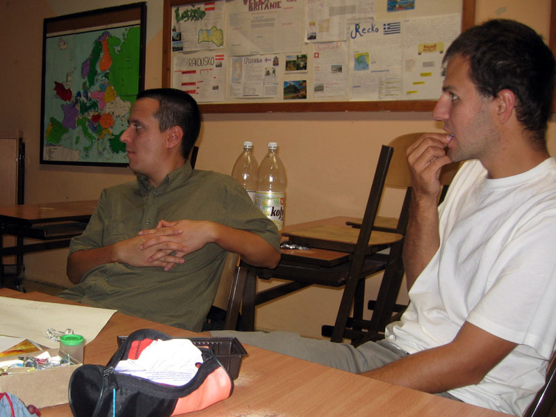 Za družinou přišli strážní