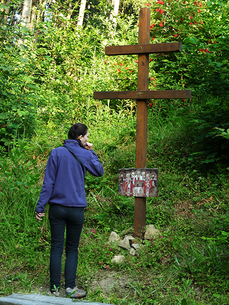 Dentistka dr.Maira drhne dásně