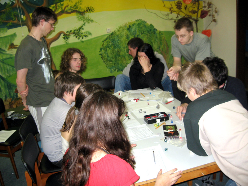 Xartos dohlíží na arénu