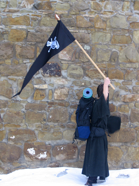 Thingol bere hradby ztečí