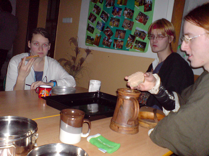 na snídani přispěchala