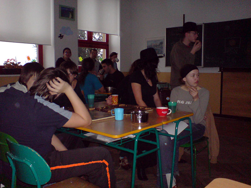 a v jídelně, či kde to stál,