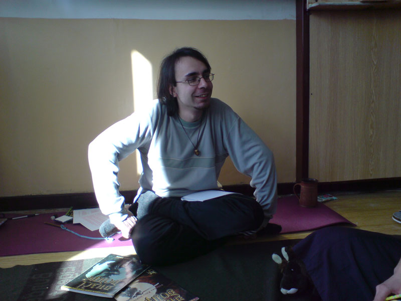 Nožičky v uzlík si PJ dal