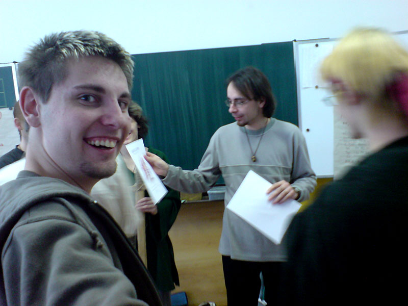 veverka se z hrobu sápá