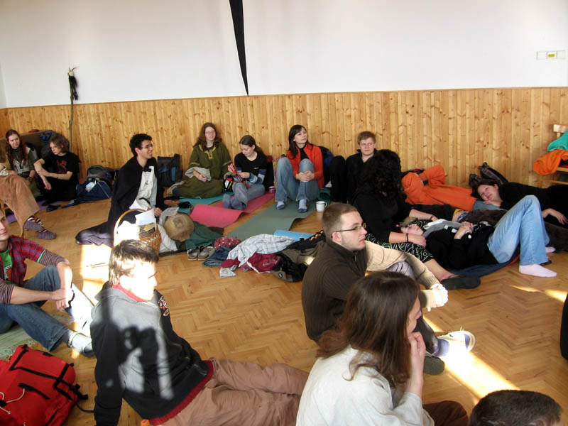 A už jsme zase seděli a poslouchali vyhlášení.