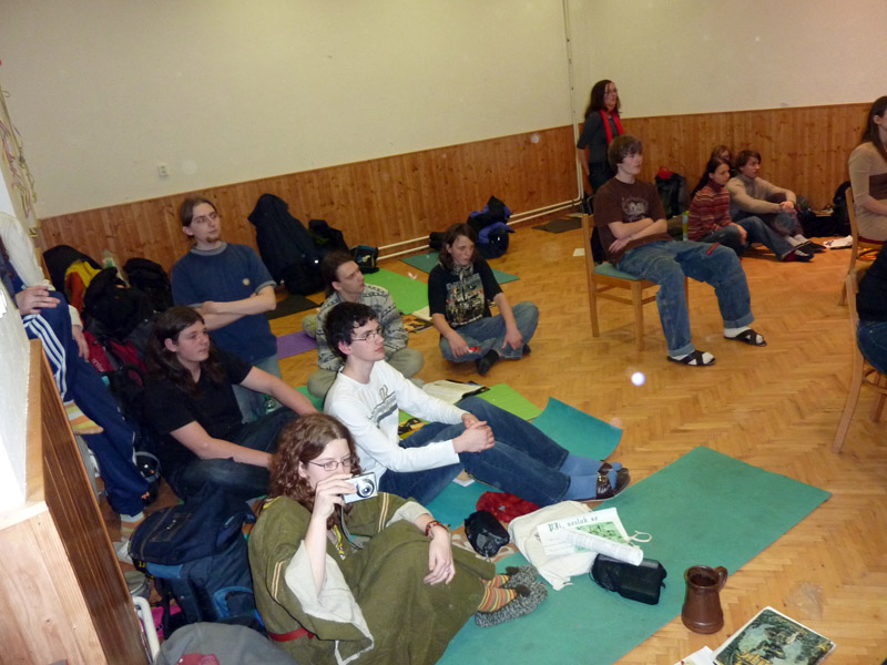 Všechno hráčstvo tiše sedí...