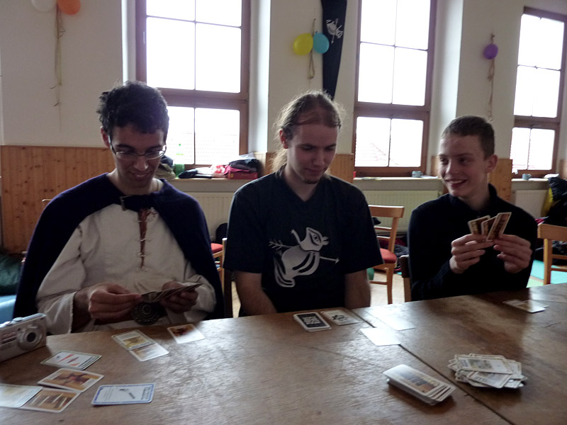 Šerif ve své jamce sedí sám sedí sám