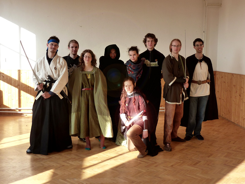 Pěkné foto skupinové, Veverky a jich Lovcové