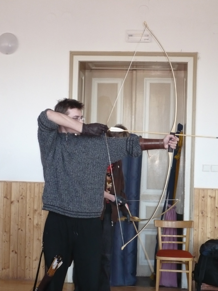 Thingol opře se do toho víc a nemůže minout nic. 