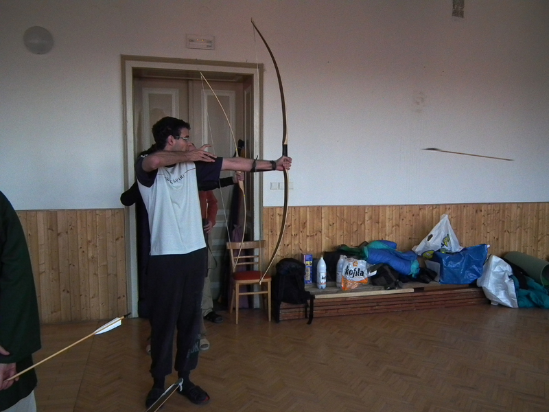 Šíp už k terči rychle míří, je to deset, nebo čtyři? 