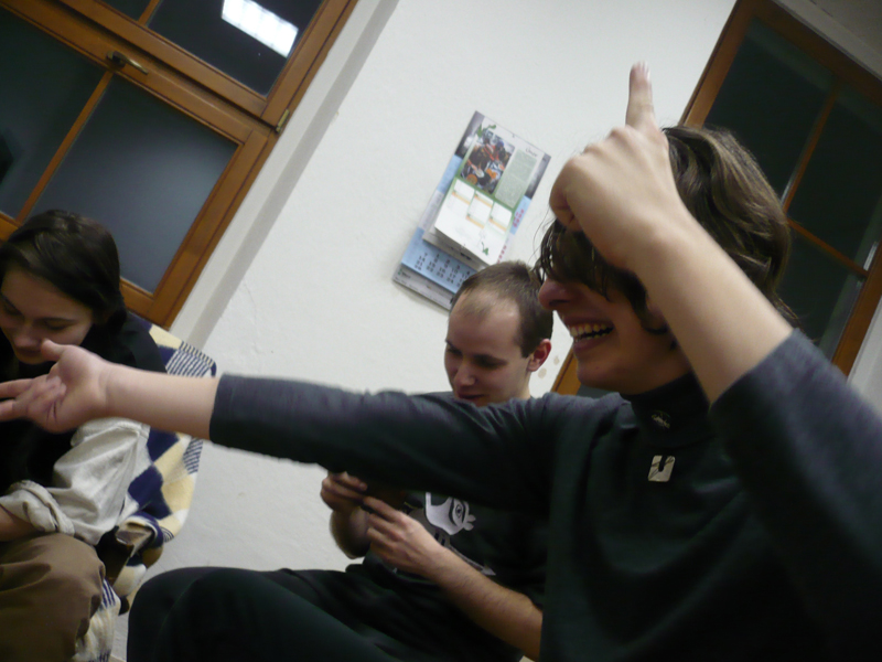 Božidar vymýšlí triky, jak vyzrát na protivníky. 