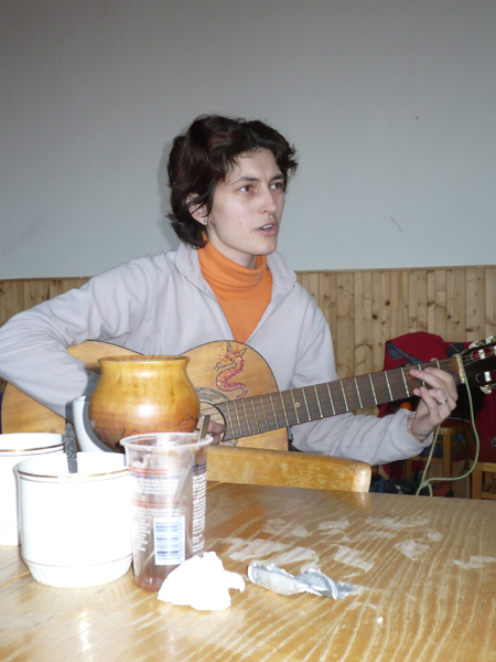 Ráno píseň vzbudila nás, neboť na vstávání byl čas.