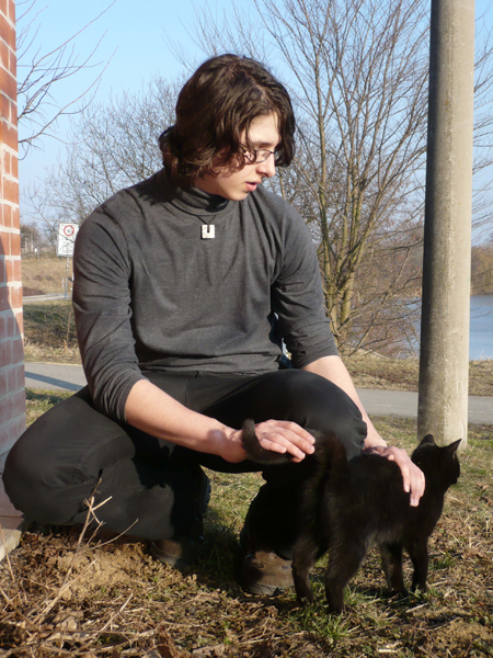 Před odjezdem do dáli kočičku jsme potkali. 