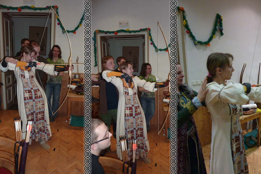 Tři lidi se pokoušeli naučit Janičku střílet